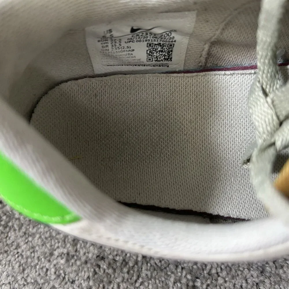 Nike Daybreak CK2351-700 Women’s Size 6.5 Wheat White Green Athletic Shoes Used